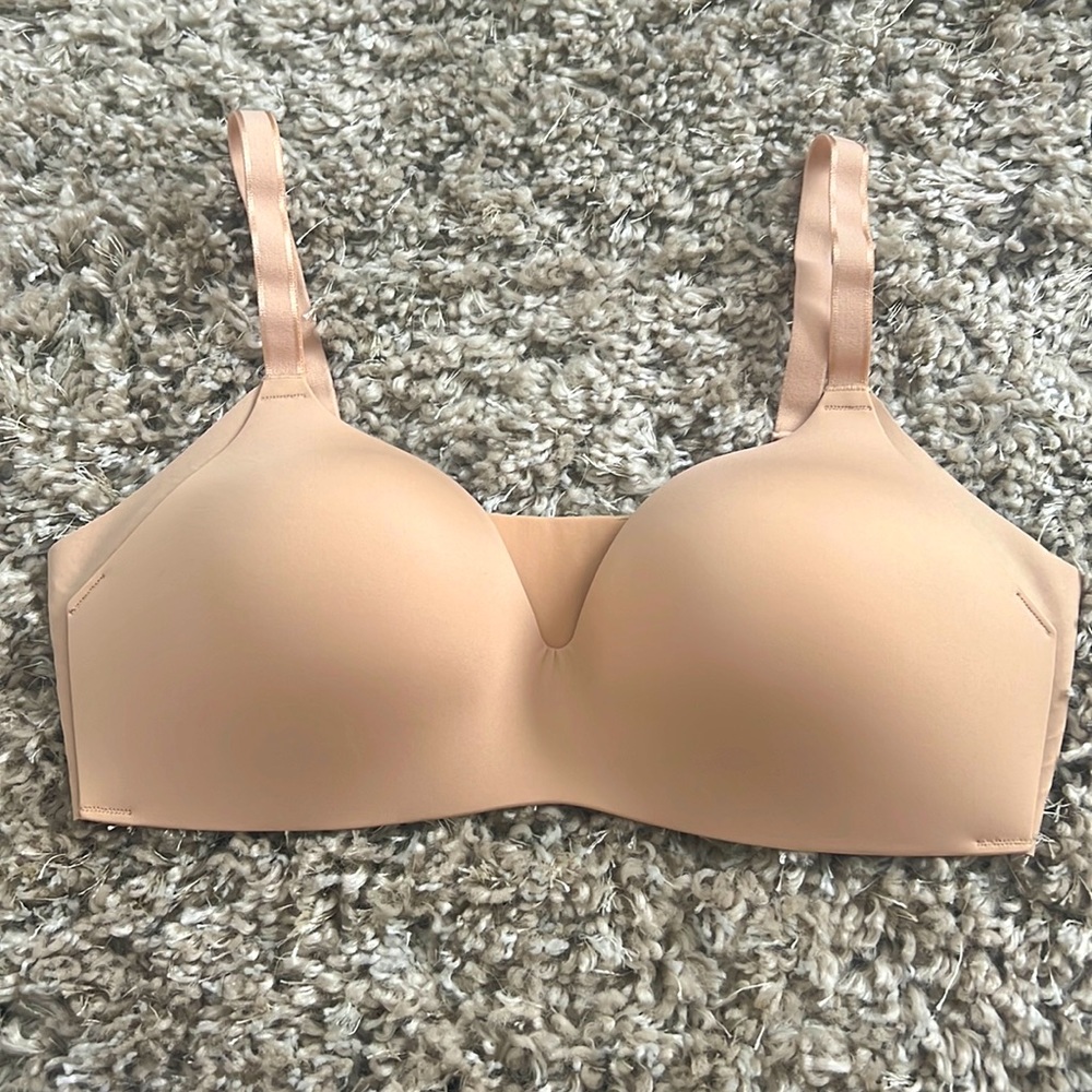 The bra is so silky😍 It’s so soft feels like a blanket!!